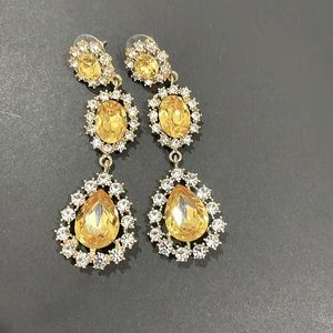 Fashion earrings with stone and rhinestones